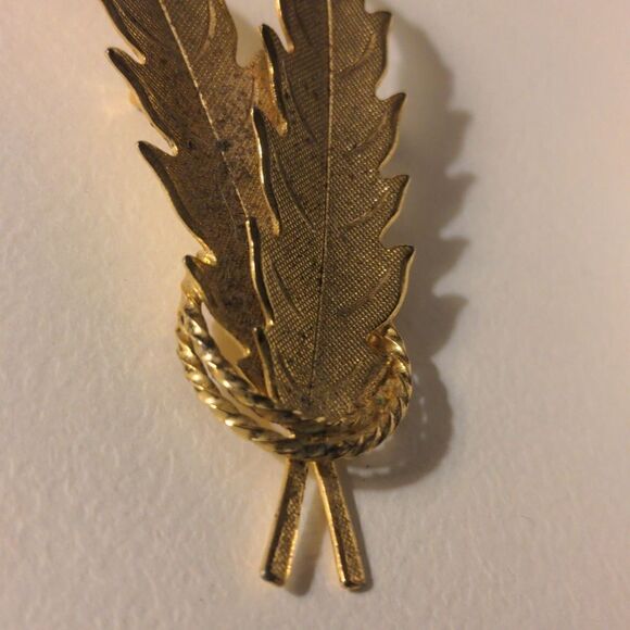 ‎vintage gold tone leaf brooch - Picture 6 of 8